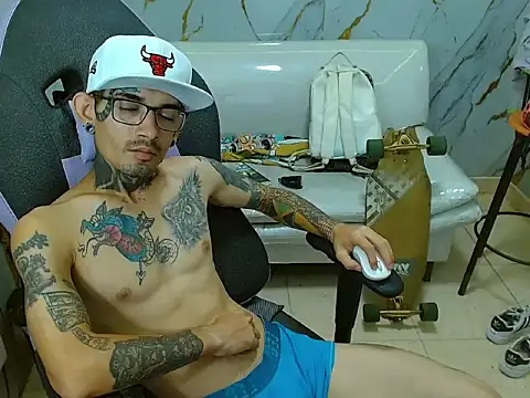 Boy tatto77 online show from 04/01/26, 01:41