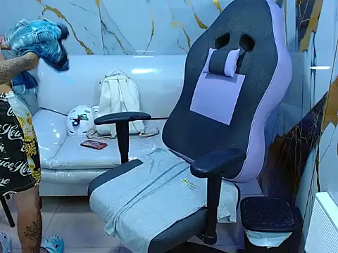 Boy tatto77 online show from 04/20/26, 12:08