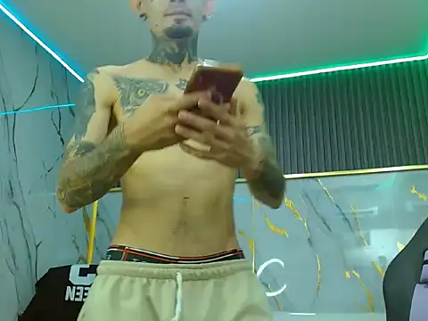 Snapshot of Boy_tatto77 chatting on 05/17/26, 01:25 Boy tatto77 online show from 05/17/26, 01:25