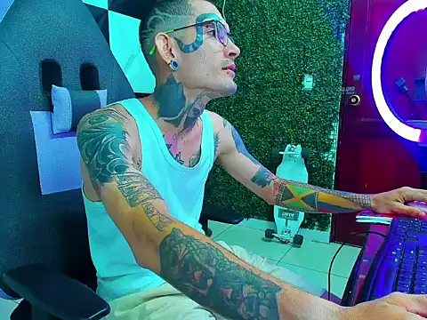 Snapshot of Boy_tatto77 chatting on 06/21/26, 01:08 Boy tatto77 online show from 06/21/26, 01:08