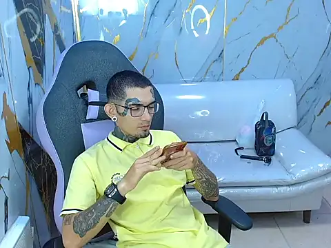 Snapshot of Boy_tatto77 chatting on 06/30/26, 12:44 Boy tatto77 online show from 06/30/26, 12:44