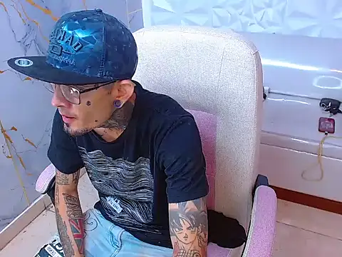 Snapshot of Boy_tatto77 chatting on 07/15/26, 01:11 Boy tatto77 online show from 07/15/26, 01:11