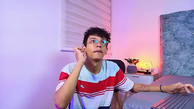 Snapshot of maxfrost_1 chatting on 01/08/26, 07:16 maxfrost 1 online show from 01/08/26, 07:16