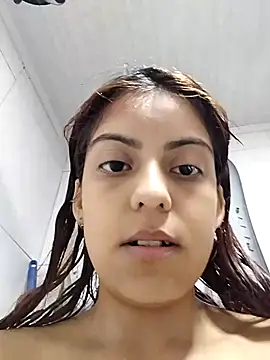 mia hottie2210 online show from 12/20/25, 08:54