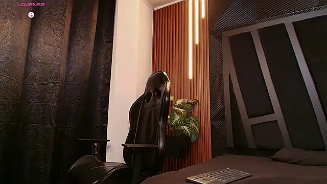 Snapshot of Noah_Clarkk chatting on 02/14/26, 11:23 Noah Clarkk online show from 02/14/26, 11:23