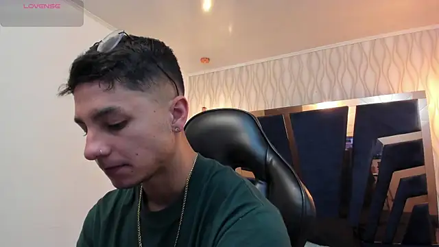 Noah Clarkk online show from 04/18/26, 02:54