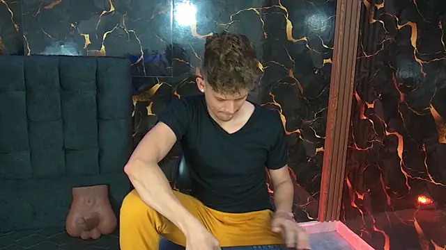 Snapshot of davilap_toyboy chatting on 01/13/26, 11:37 davilap toyboy online show from 01/13/26, 11:37