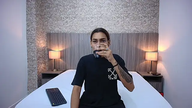 Snapshot of zoe_bermudez chatting on 12/22/25, 11:51 zoe bermudez online show from 12/22/25, 11:51