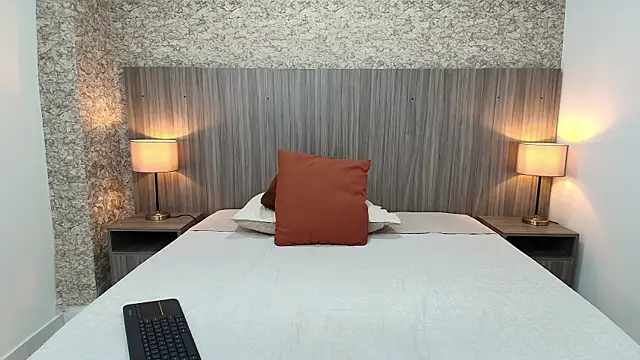 Snapshot of zoe_bermudez chatting on 12/23/25, 11:08 zoe bermudez online show from 12/23/25, 11:08