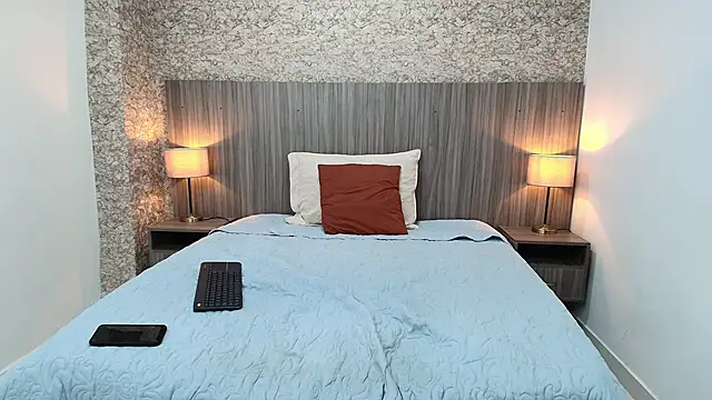 Snapshot of zoe_bermudez chatting on 01/15/26, 11:37 zoe bermudez online show from 01/15/26, 11:37