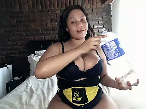 Snapshot of Alaiyasexy chatting on 02/01/26, 07:40 Alaiyasexy online show from 02/01/26, 07:40