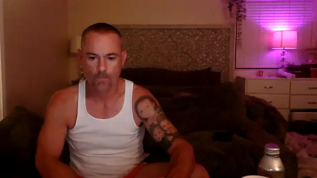 Snapshot of MISTERANDDEMI chatting on 05/17/26, 08:23 MISTERANDDEMI online show from 05/17/26, 08:23