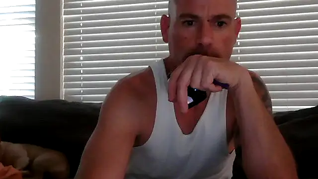 Snapshot of MISTERANDDEMI chatting on 05/25/26, 12:27 MISTERANDDEMI online show from 05/25/26, 12:27