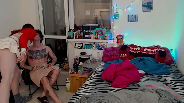 Snapshot of MaryJane_x_Peter chatting on 12/19/25, 02:02 MaryJane x Peter online show from 12/19/25, 02:02