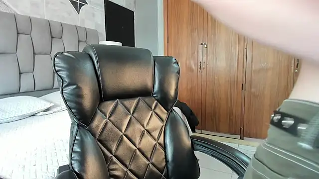 ChannelWhitee  online show from 01/07/26, 09:50