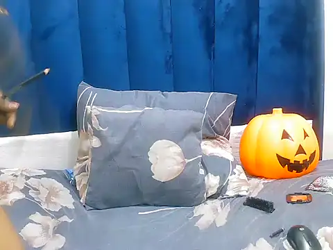 DarkBeauty33 online show from 12/21/25, 11:23