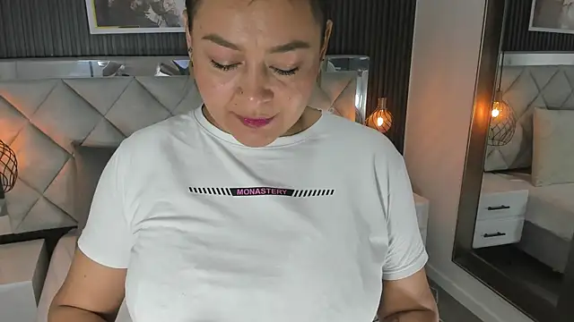 Susan Sexy Milf online show from 01/09/26, 11:57