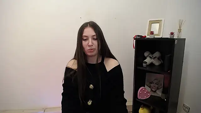 Snapshot of Angel_sileniaaa_ chatting on 01/07/26, 12:07 Angel sileniaaa online show from 01/07/26, 12:07