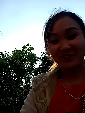 Snapshot of yula-bi chatting on 12/19/25, 08:43 yula-bi online show from 12/19/25, 08:43