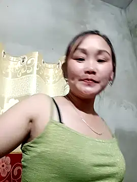 Snapshot of yula-bi chatting on 12/21/25, 12:45 yula-bi online show from 12/21/25, 12:45