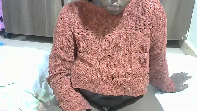 Snapshot of HII- chatting on 12/21/25, 02:02 HII- online show from 12/21/25, 02:02