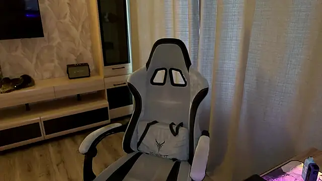 Snapshot of Eddy_Blare chatting on 01/14/26, 12:55 Eddy Blare online show from 01/14/26, 12:55