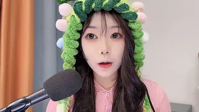 Snapshot of smalldaisy chatting on 02/02/26, 12:15 smalldaisy online show from 02/02/26, 12:15