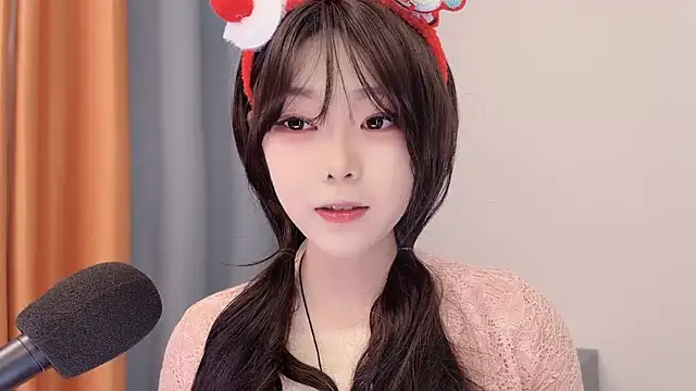 Snapshot of smalldaisy chatting on 02/07/26, 02:15 smalldaisy online show from 02/07/26, 02:15