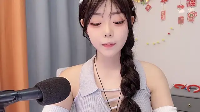 Snapshot of smalldaisy chatting on 02/24/26, 02:20 smalldaisy online show from 02/24/26, 02:20