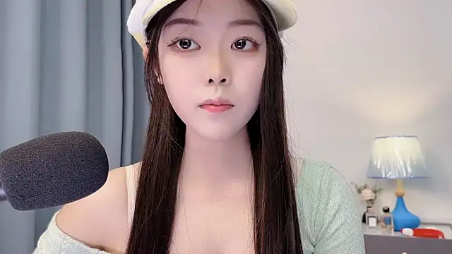 smalldaisy online show from 04/14/26, 04:40