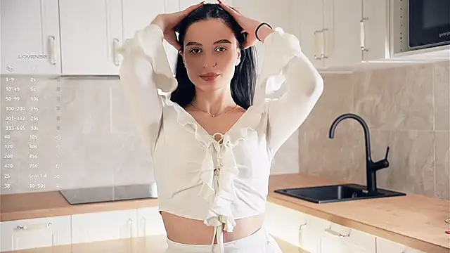 TyraEspina online show from 01/06/26, 09:18