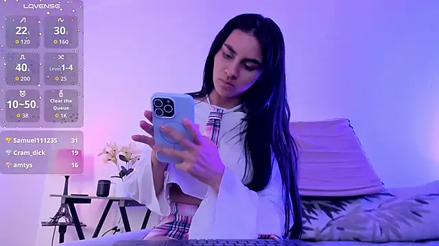 Snapshot of ManuelaEvans_ chatting on 05/19/26, 01:56 ManuelaEvans online show from 05/19/26, 01:56