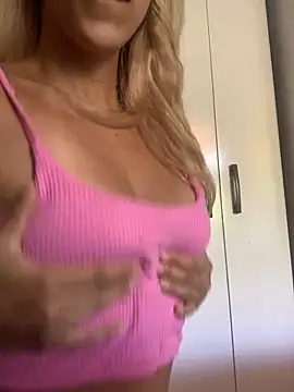 Snapshot of bety13 chatting on 01/09/26, 03:48 bety13 online show from 01/09/26, 03:48