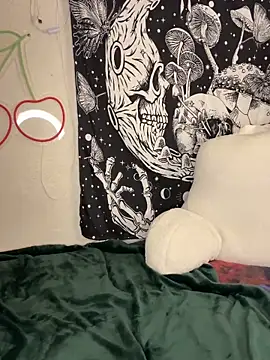 Snapshot of ourlittleesecret chatting on 12/22/25, 06:32 ourlittleesecret online show from 12/22/25, 06:32