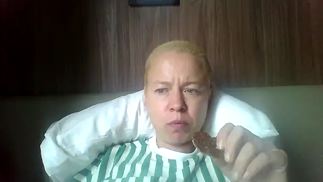 jennyblondeuk online show from 04/12/26, 02:11
