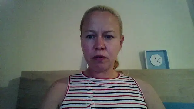 Snapshot of jennyblondeuk chatting on 04/19/26, 06:10 jennyblondeuk online show from 04/19/26, 06:10