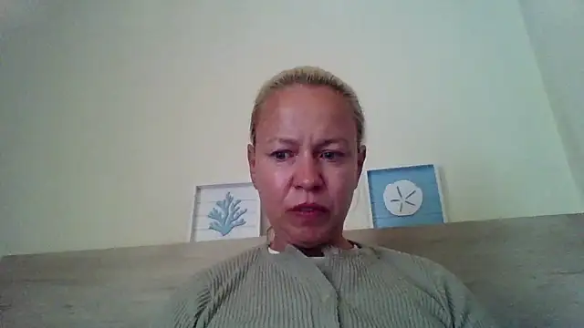 Snapshot of jennyblondeuk chatting on 04/30/26, 05:08 jennyblondeuk online show from 04/30/26, 05:08