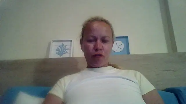 Snapshot of jennyblondeuk chatting on 04/30/26, 08:57 jennyblondeuk online show from 04/30/26, 08:57
