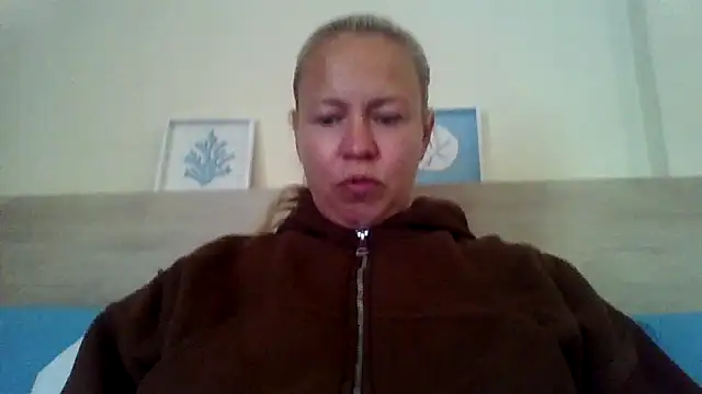 Snapshot of jennyblondeuk chatting on 05/07/26, 04:23 jennyblondeuk online show from 05/07/26, 04:23