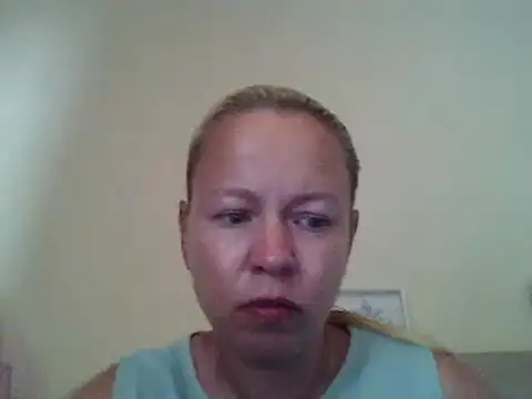 Snapshot of jennyblondeuk chatting on 05/18/26, 05:19 jennyblondeuk online show from 05/18/26, 05:19