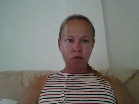 Snapshot of jennyblondeuk chatting on 05/30/26, 02:25 jennyblondeuk online show from 05/30/26, 02:25