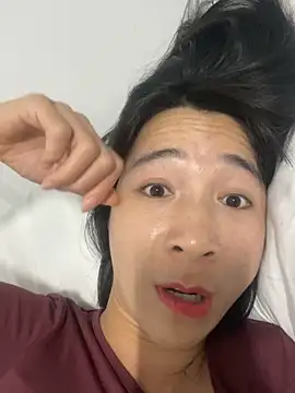 Elly-y online show from 12/23/25, 10:35