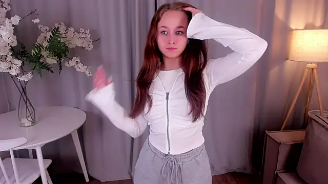 Julie Lamb online show from 01/08/26, 07:54