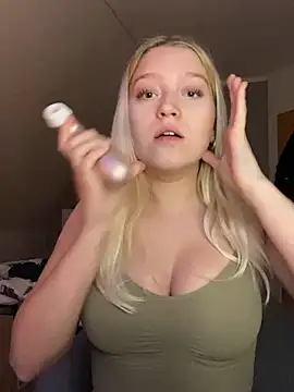 EmmiPemmi online show from 12/20/25, 03:08