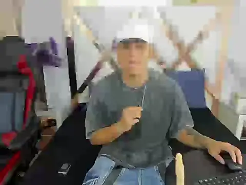 Snapshot of ThomasThund chatting on 01/06/26, 01:37 ThomasThund online show from 01/06/26, 01:37