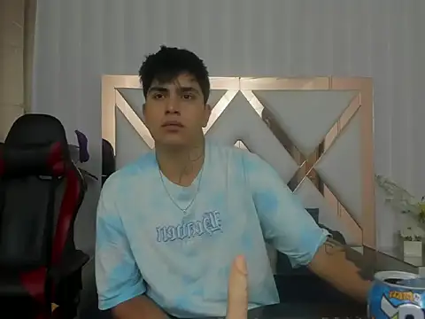 Snapshot of ThomasThund chatting on 01/08/26, 01:02 ThomasThund online show from 01/08/26, 01:02