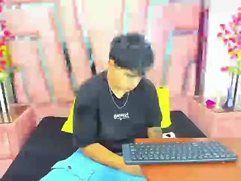 Snapshot of ThomasThund chatting on 01/10/26, 01:02 ThomasThund online show from 01/10/26, 01:02