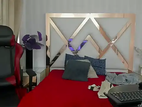 Snapshot of ThomasThund chatting on 01/12/26, 01:27 ThomasThund online show from 01/12/26, 01:27