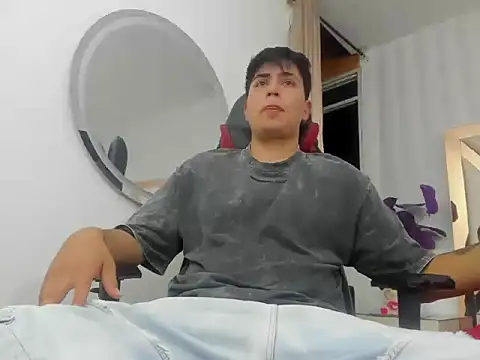 Snapshot of ThomasThund chatting on 01/14/26, 03:01 ThomasThund online show from 01/14/26, 03:01