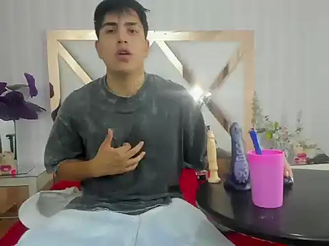 Snapshot of ThomasThund chatting on 01/14/26, 03:50 ThomasThund online show from 01/14/26, 03:50